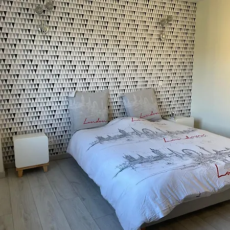 Appartement Logement Au 1er Etage D'une Maison Avec Jardin