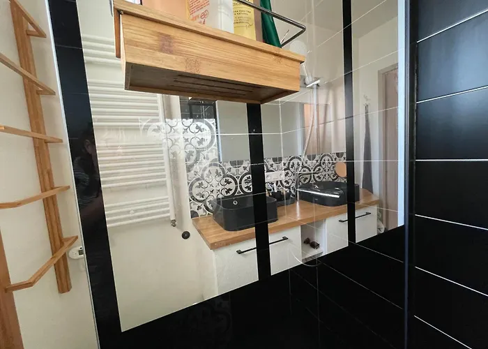 Logement Au 1er Etage D'une Maison Avec Jardin Le Fossat