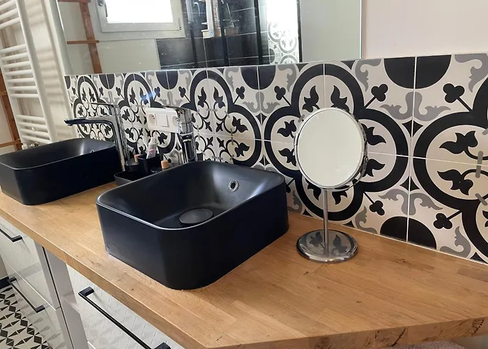 Logement Au 1er Etage D'une Maison Avec Jardin Appartement *