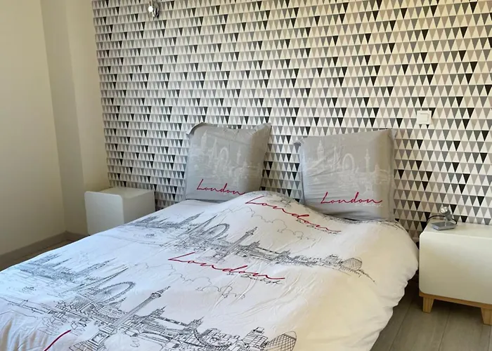 Logement Au 1er Etage D'une Maison Avec Jardin