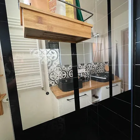 Logement Au 1er Etage D'une Maison Avec Jardin Le Fossat