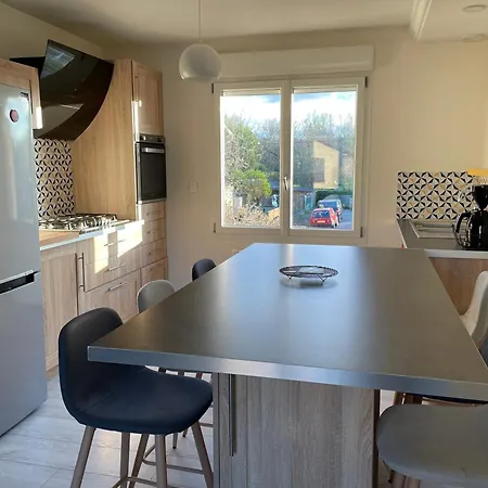 Lejlighed Logement Au 1er Etage D'une Maison Avec Jardin *