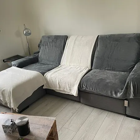 Logement Au 1er Etage D'une Maison Avec Jardin