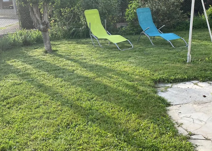 Logement Au 1er Etage D'une Maison Avec Jardin Le Fossat